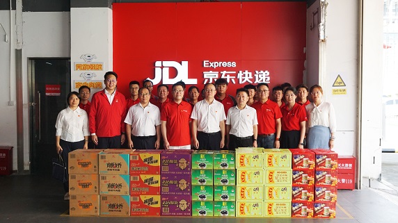 足球博彩网站开展“夏送清凉”走访慰问...